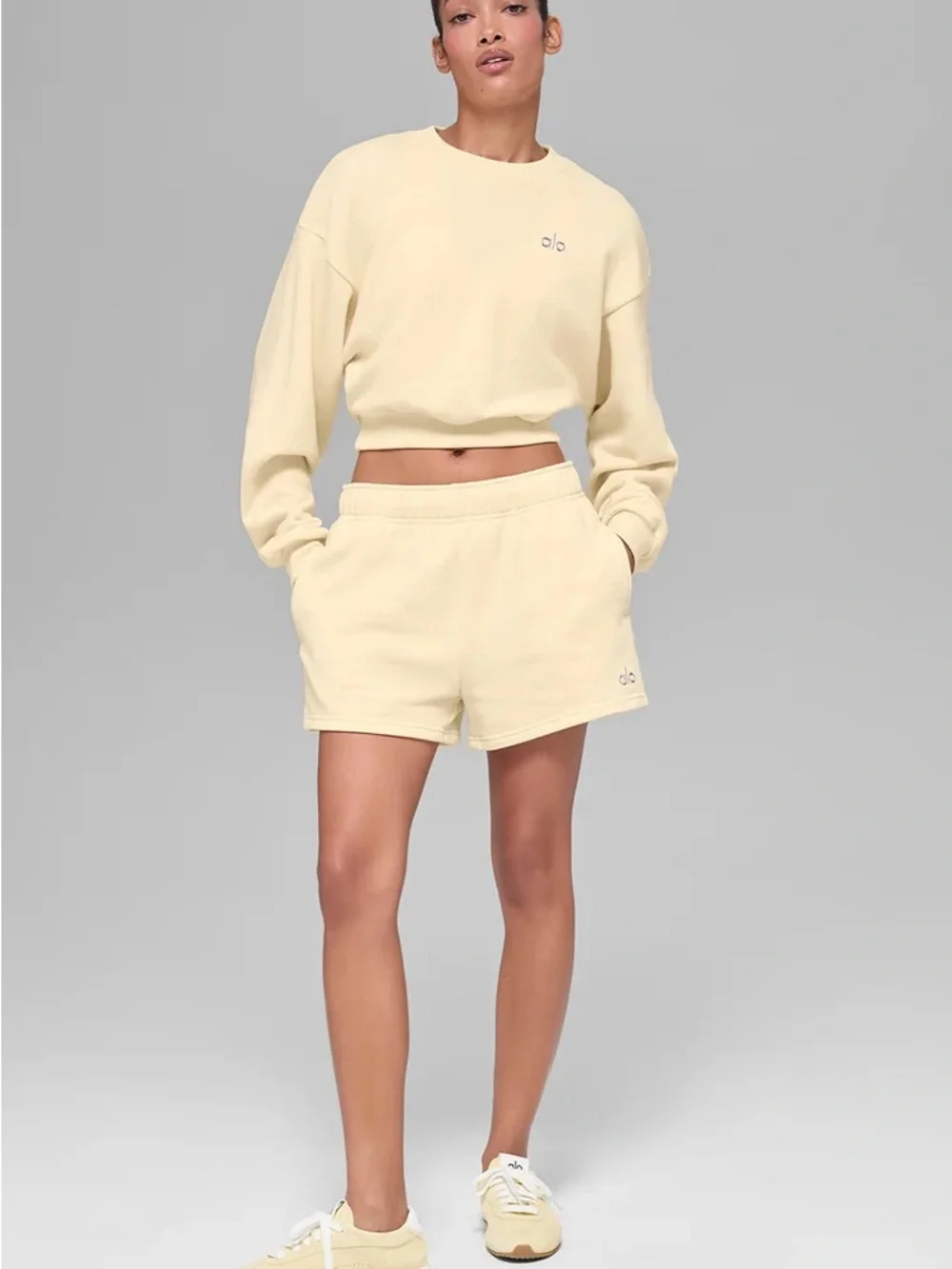 Alo Candlelight yellow- women’s Cropped Accolade Crewneck